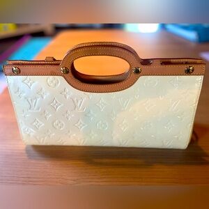 Authentic Louis Vuitton Vernis Roxbury Ivory Hand Bag.